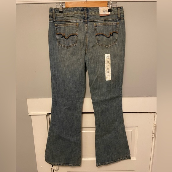 Faded Wash Flare Leg Jeans - Picture 10 of 10